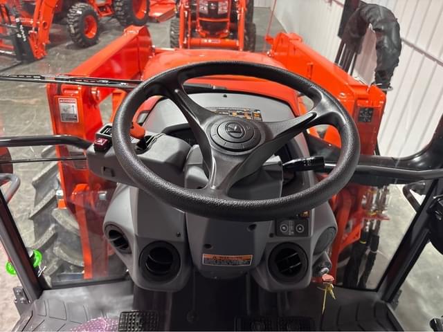 Image of Kubota M5-111 equipment image 4