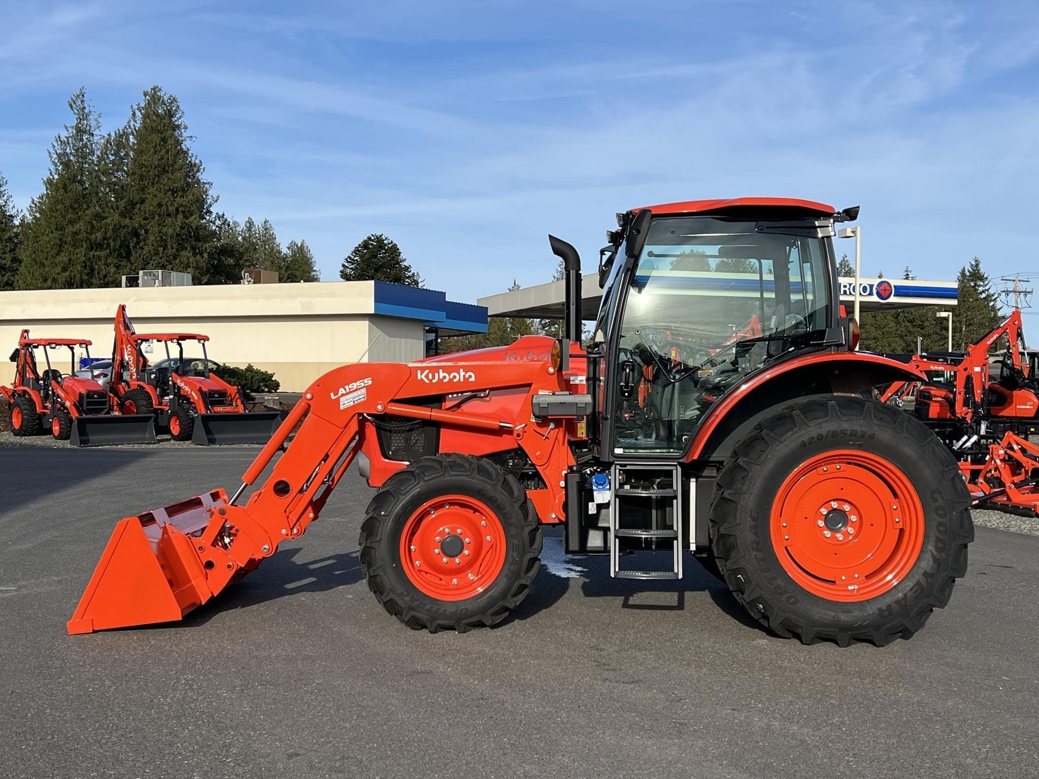 2025 Kubota M6-111DTC Equipment Image0