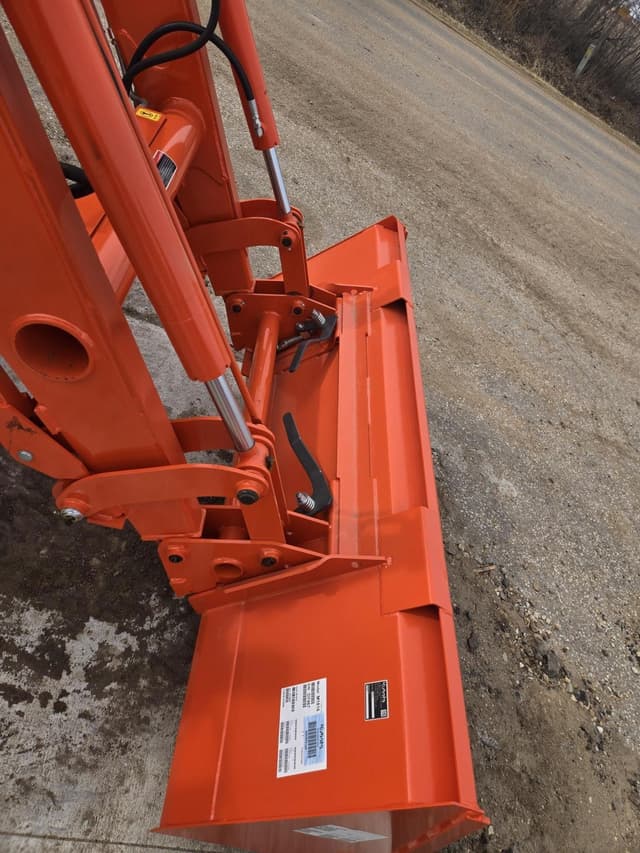 Image of Kubota M6S-111 equipment image 3