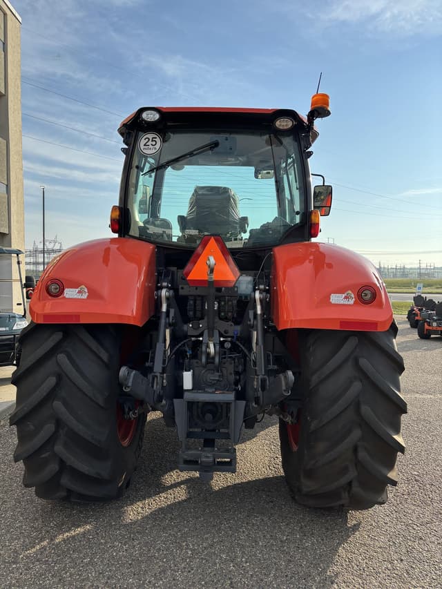 Image of Kubota M7.154 Deluxe equipment image 3