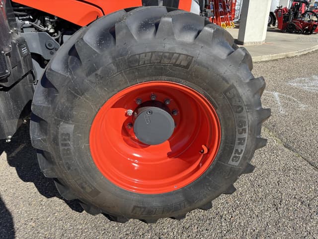 Image of Kubota M7.154 Deluxe equipment image 2