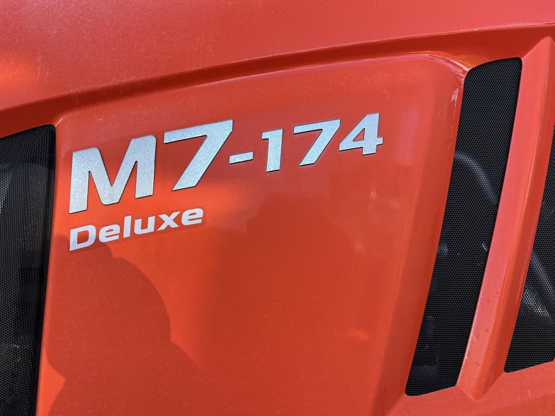 Image of Kubota M7.174 Deluxe Image 1