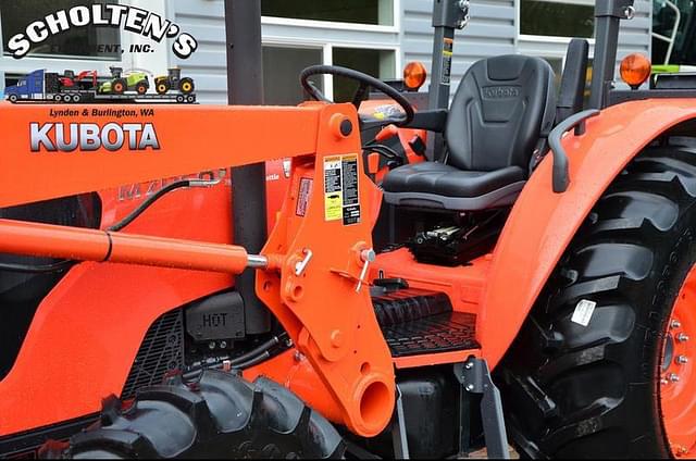 Image of Kubota M7060HD equipment image 4