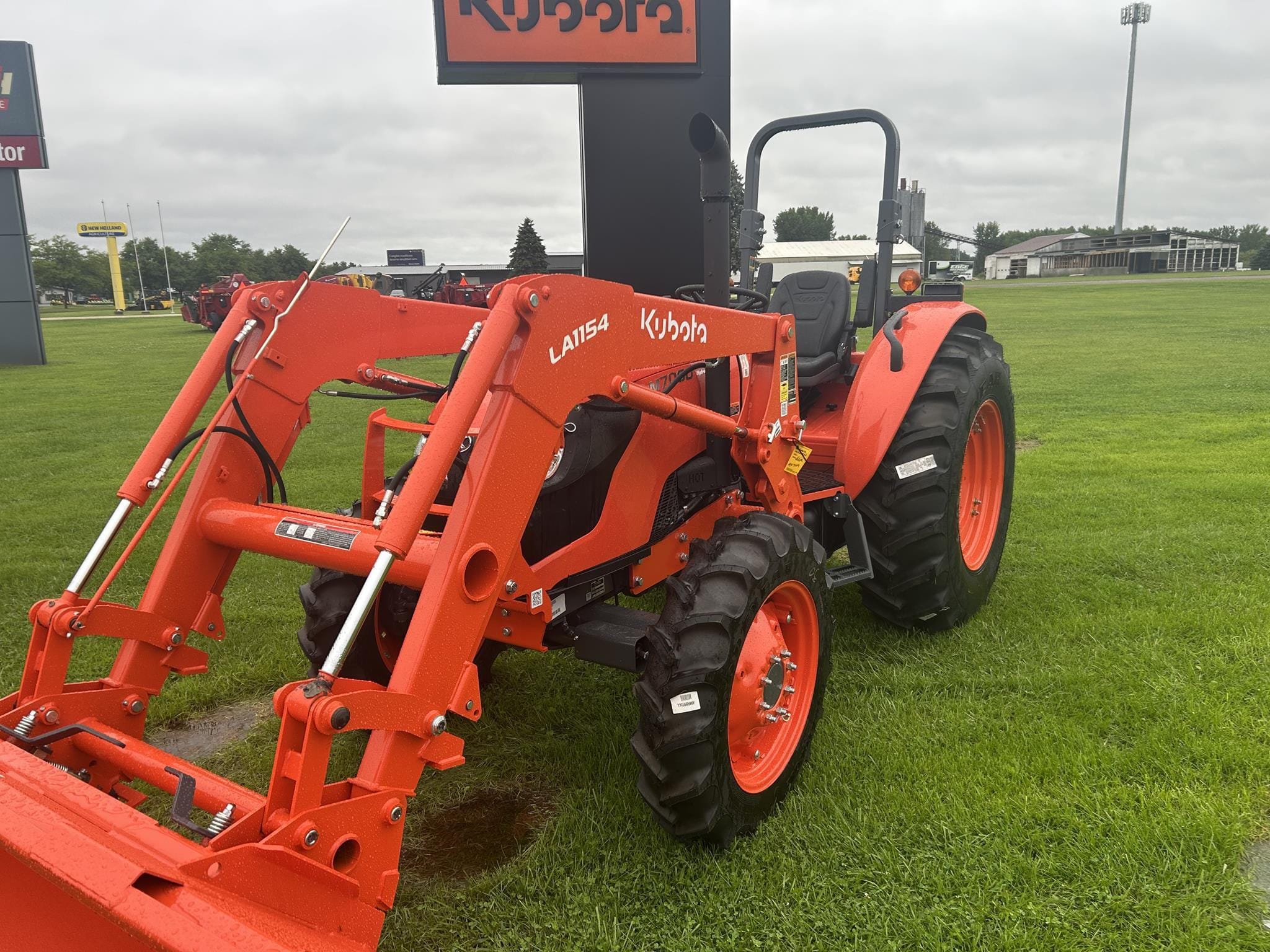 2025 Kubota M7060HD Equipment Image0
