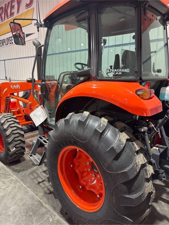 Image of Kubota M7060HDC equipment image 2