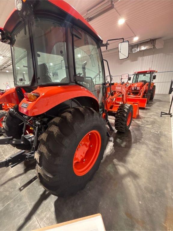 Image of Kubota M7060HDC equipment image 4