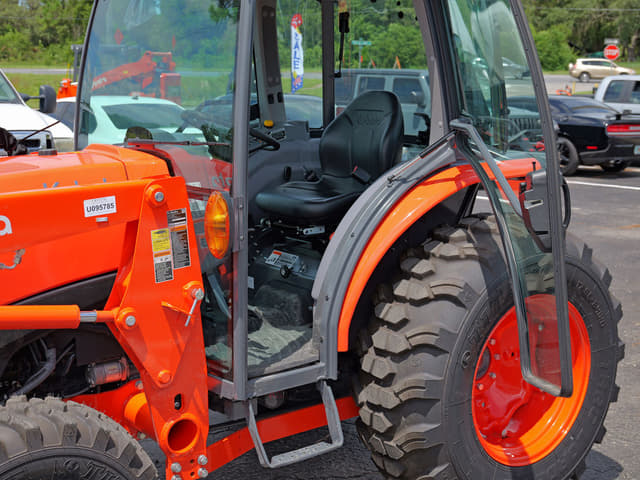 Image of Kubota MX6000 equipment image 4