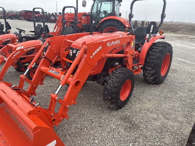 Image of Kubota MX5400HST equipment image 4