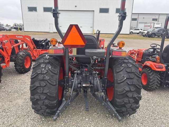 Image of Kubota MX5400HST equipment image 2