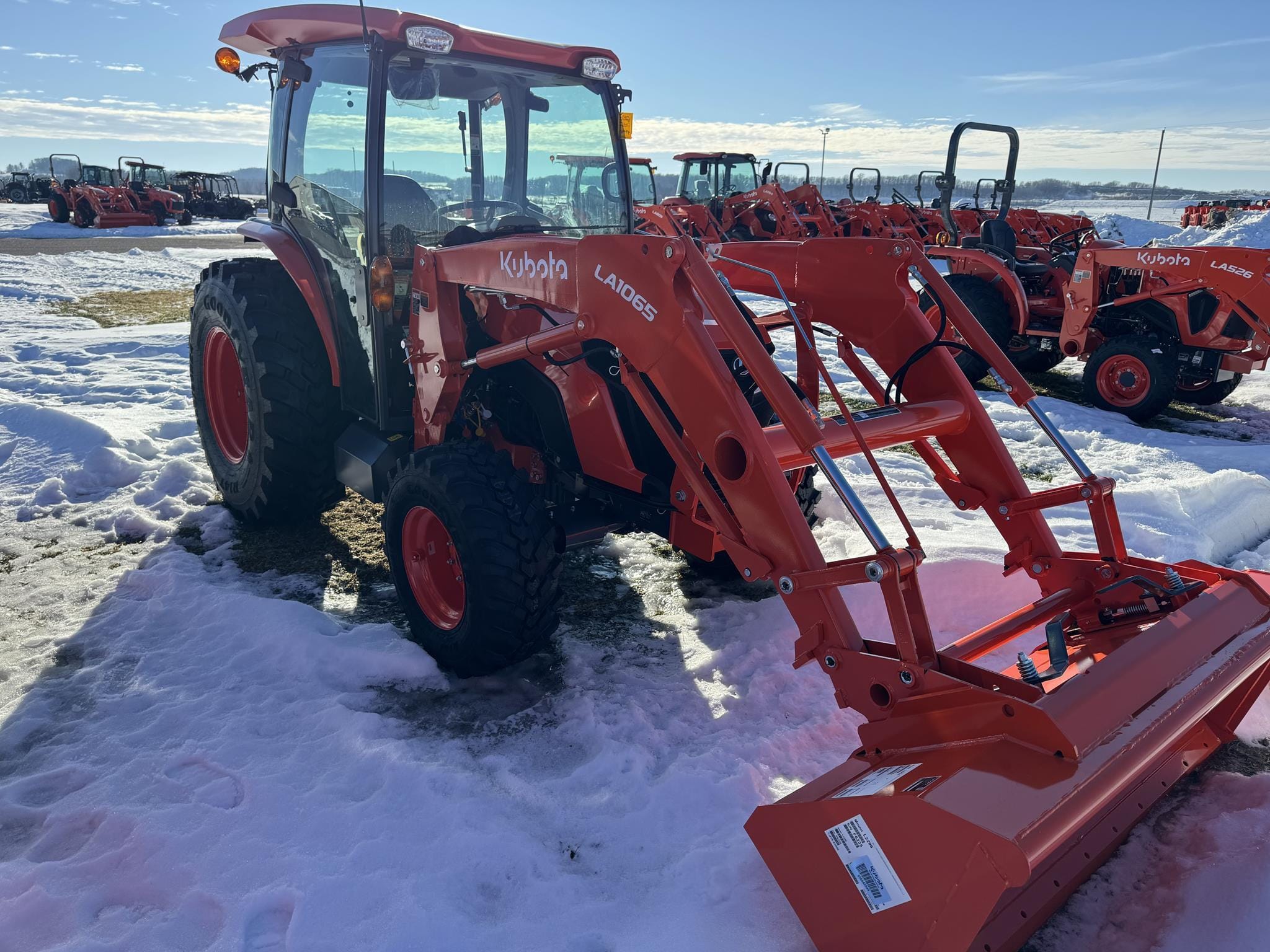2025 Kubota MX5400HSTC Equipment Image0