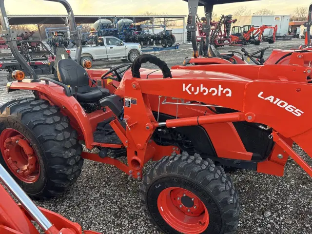 Image of Kubota MX6000HST equipment image 1