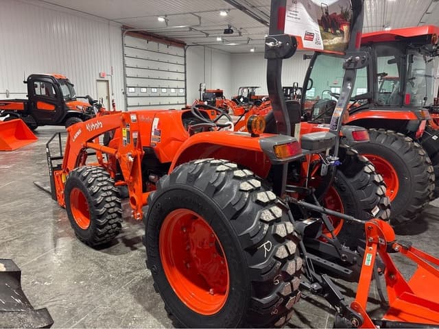 Image of Kubota MX6000HST equipment image 2