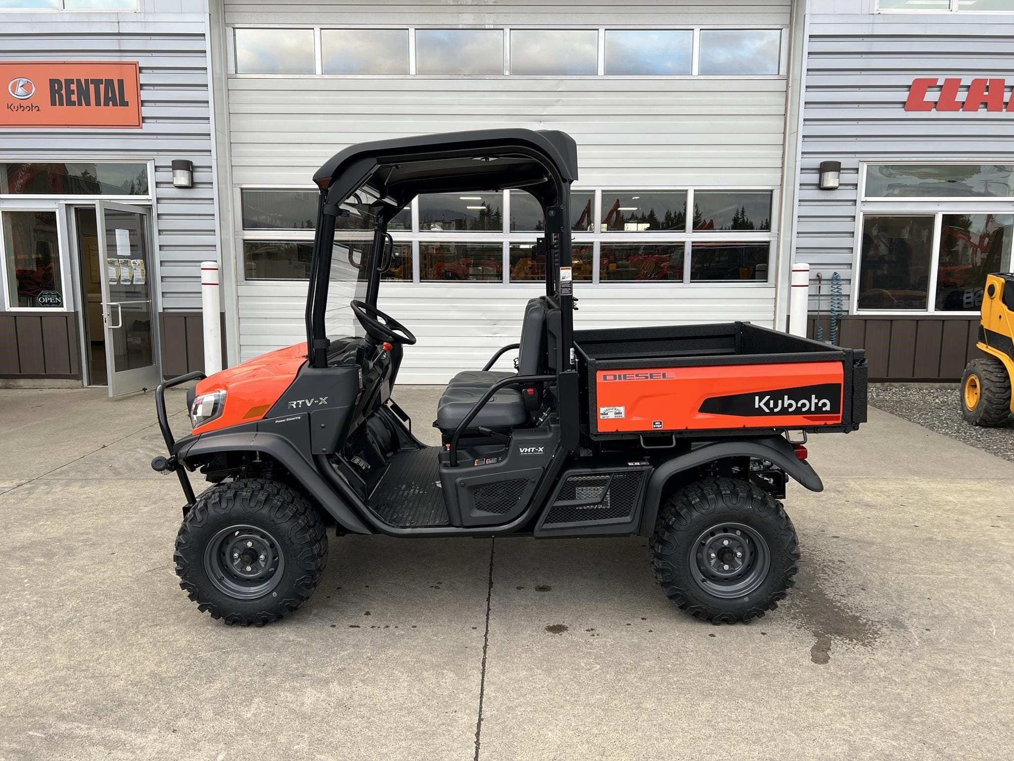 2025 Kubota RTVX2-SKLH-1 Equipment Image0