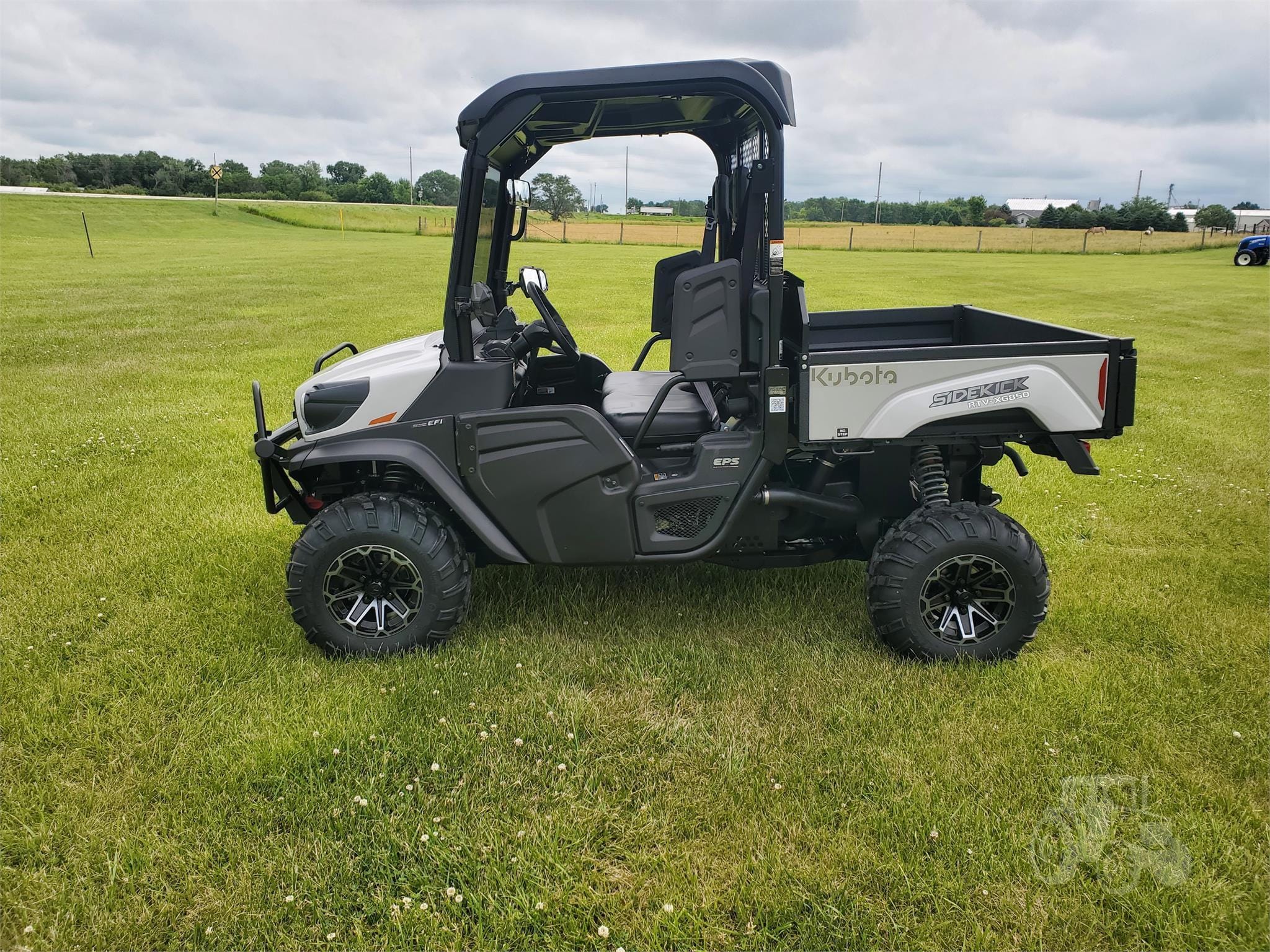 2025 Kubota RTV-XG850 Equipment Image0