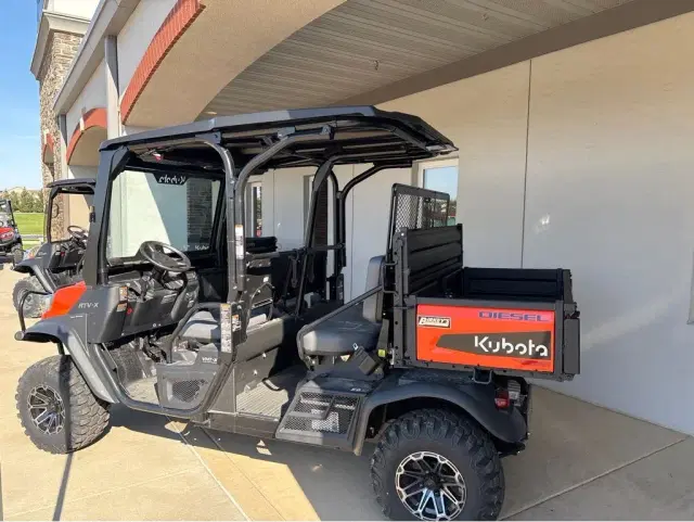 Image of Kubota RTVX4-PKLHS equipment image 4