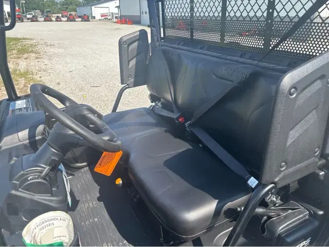 Image of Kubota RTV-XG850 equipment image 2