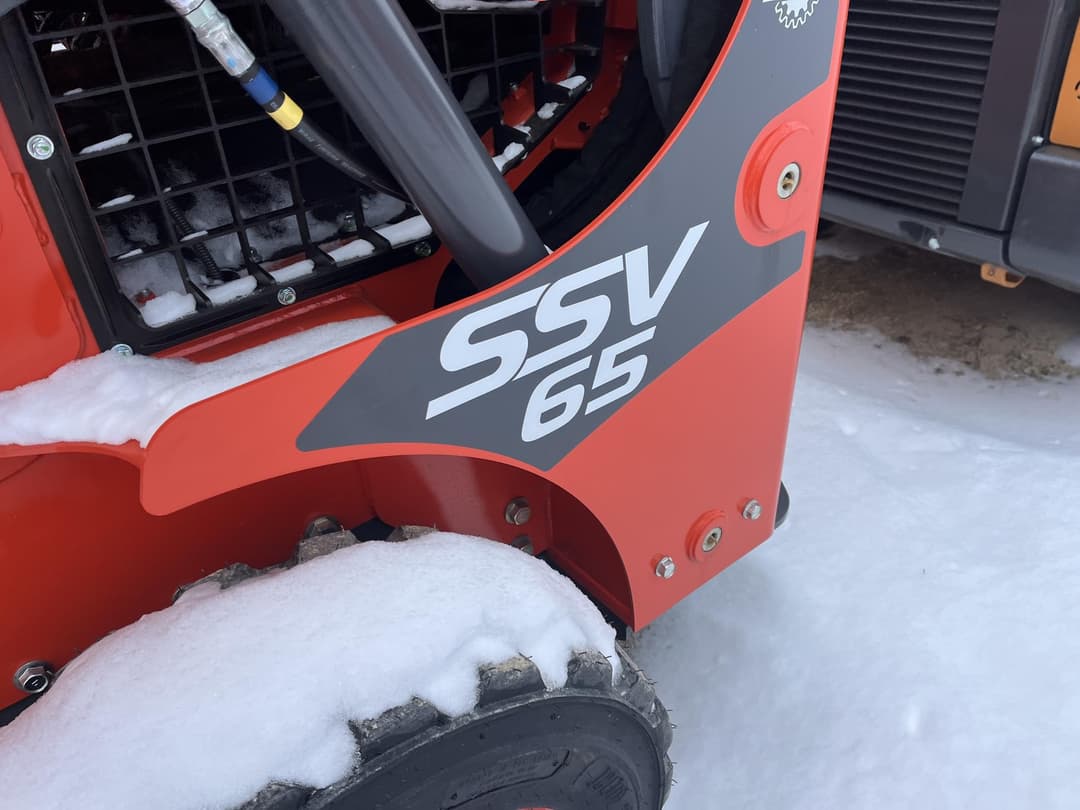 Image of Kubota SSV65PHRC Image 1