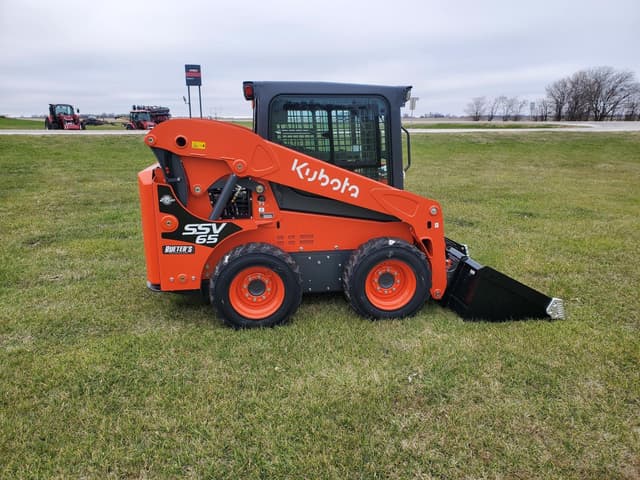 Image of Kubota SSV65 equipment image 4