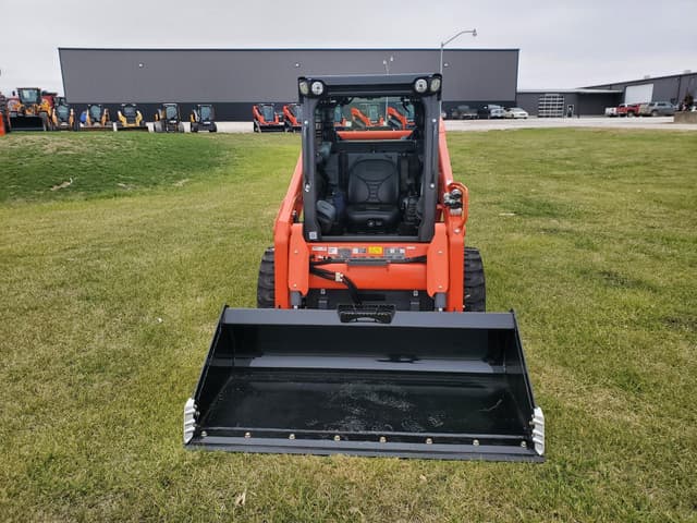Image of Kubota SSV65 equipment image 2