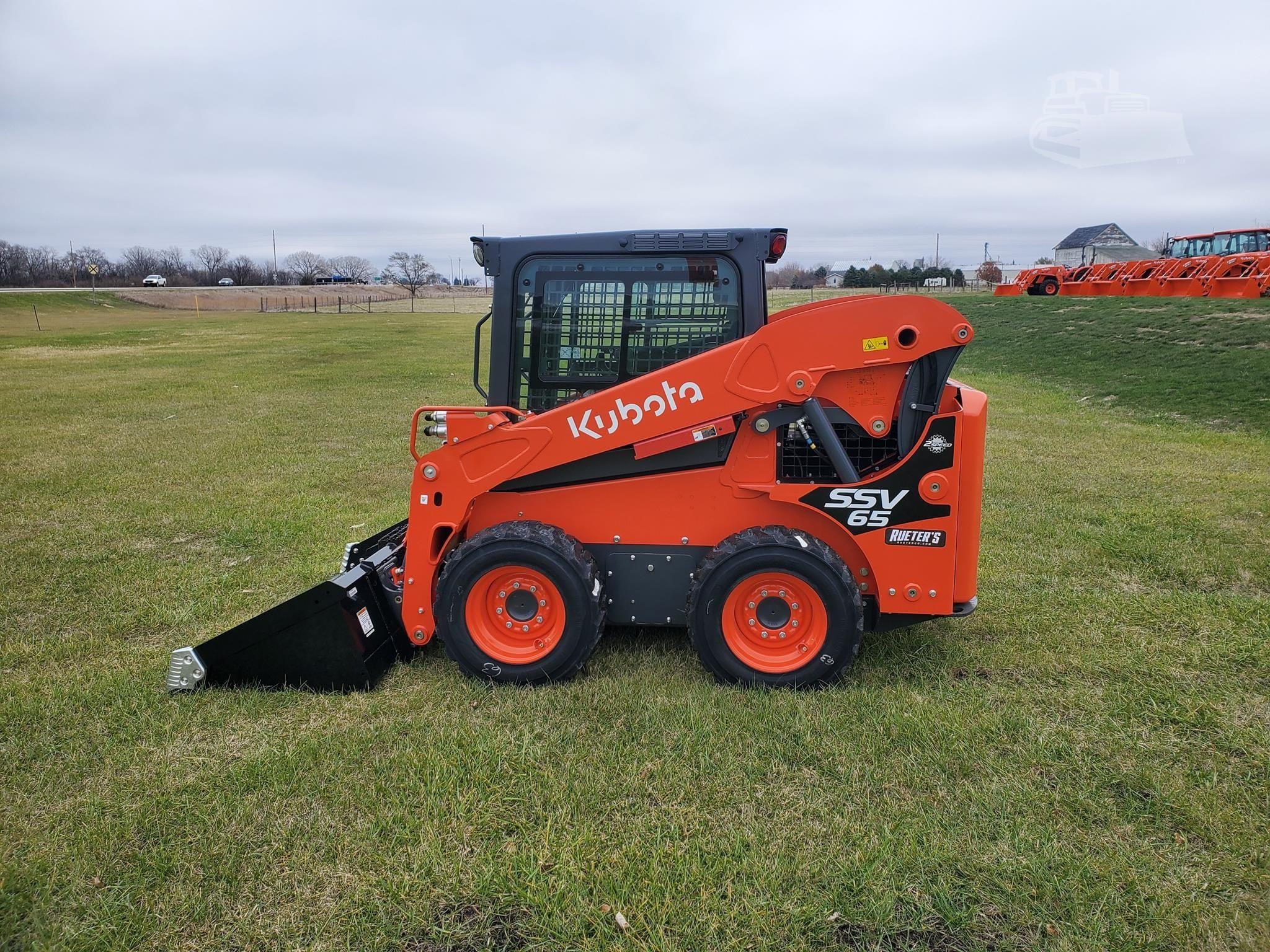 2025 Kubota SSV65 Equipment Image0