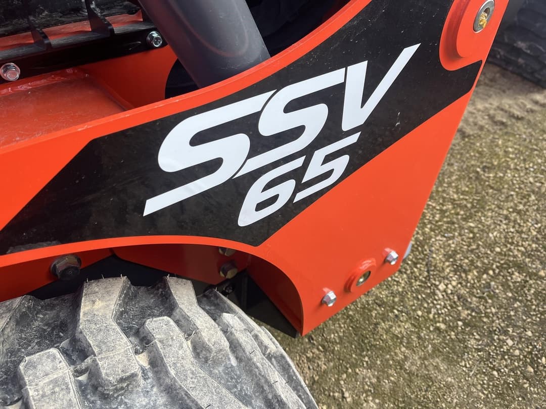 Image of Kubota SSV65HC Image 1