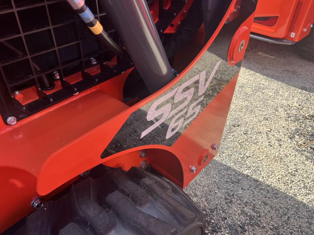 Image of Kubota SSV65HRC Image 1