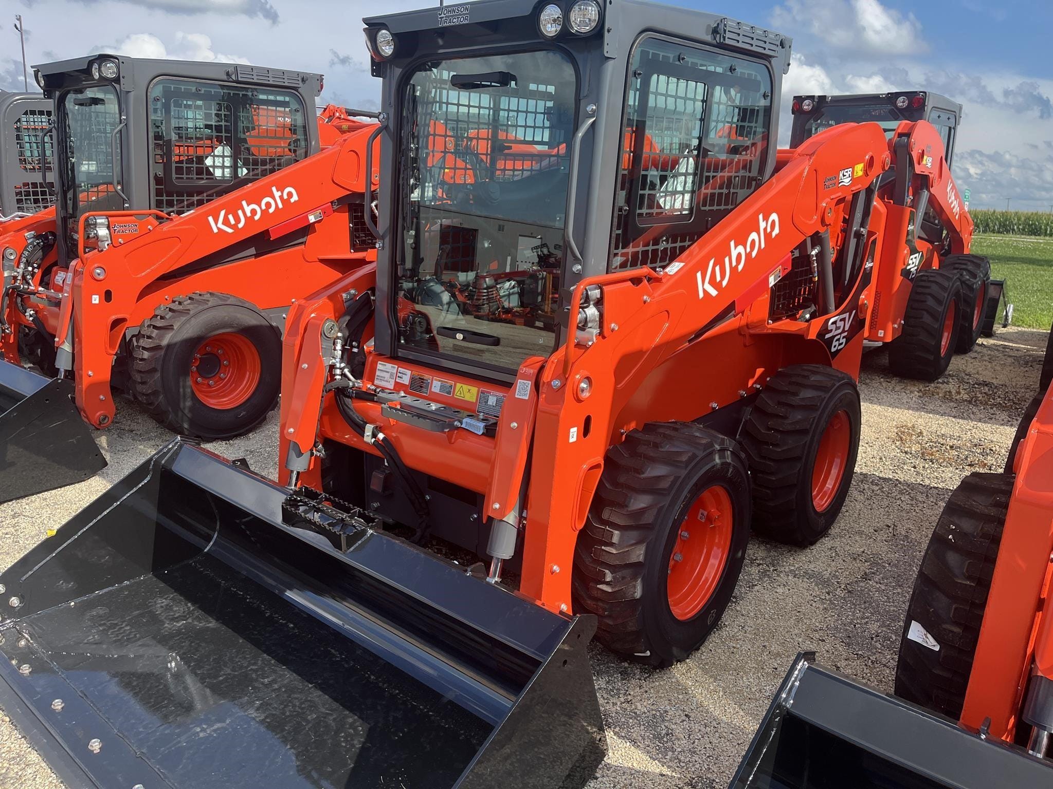 2025 Kubota SSV65 Equipment Image0