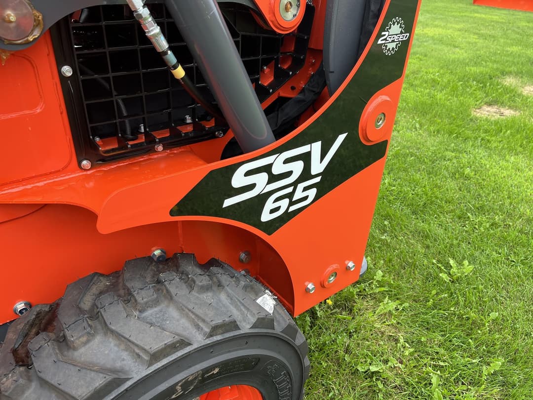 Image of Kubota SSV65HC Image 1