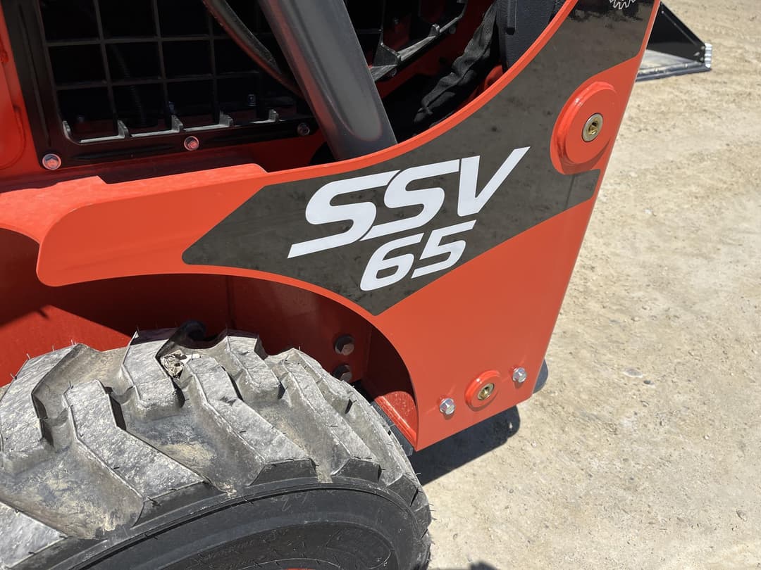 Image of Kubota SSV65HC Image 1