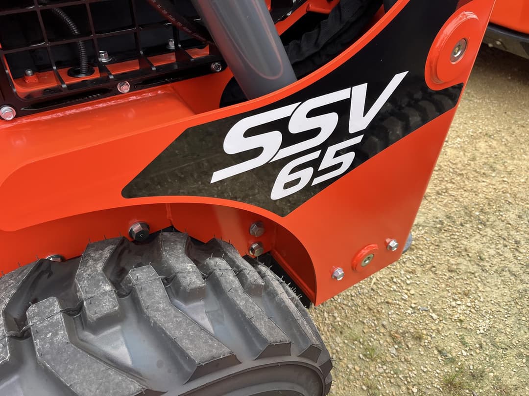 Image of Kubota SSV65 Image 1