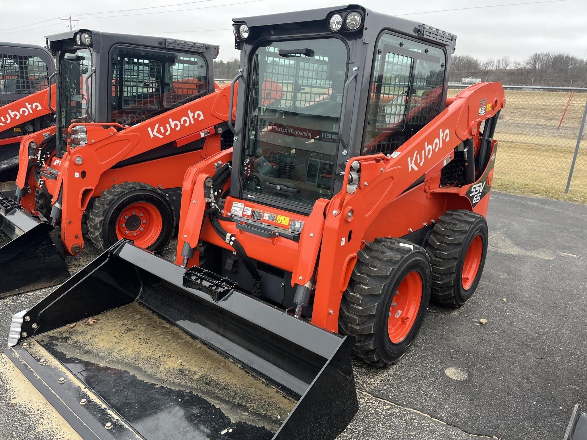 2025 Kubota SSV65 Equipment Image0
