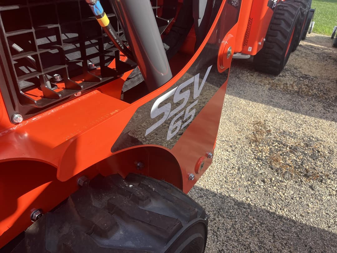 Image of Kubota SSV65 Image 1