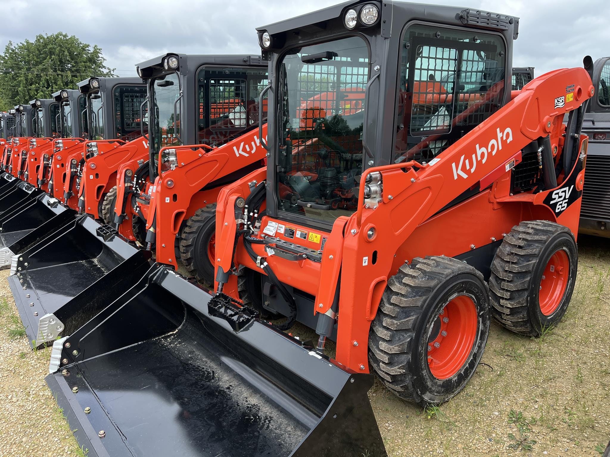 2025 Kubota SSV65HC Equipment Image0