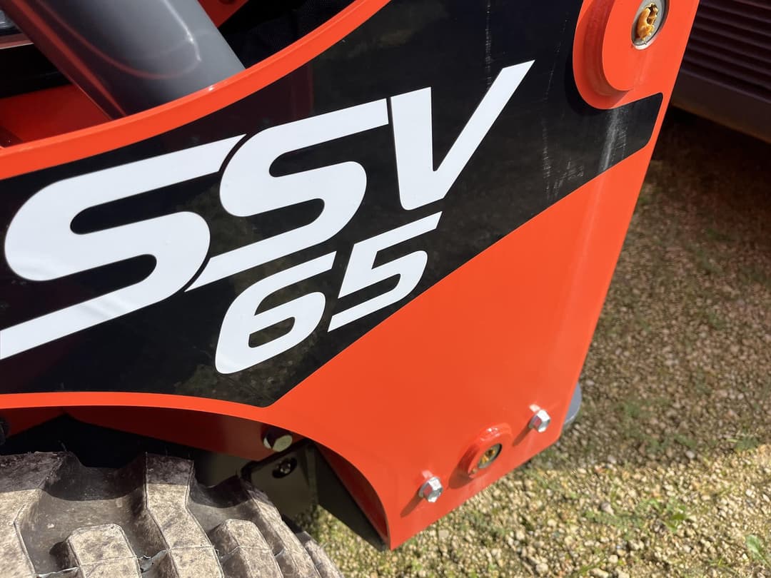 Image of Kubota SSV65 Image 1