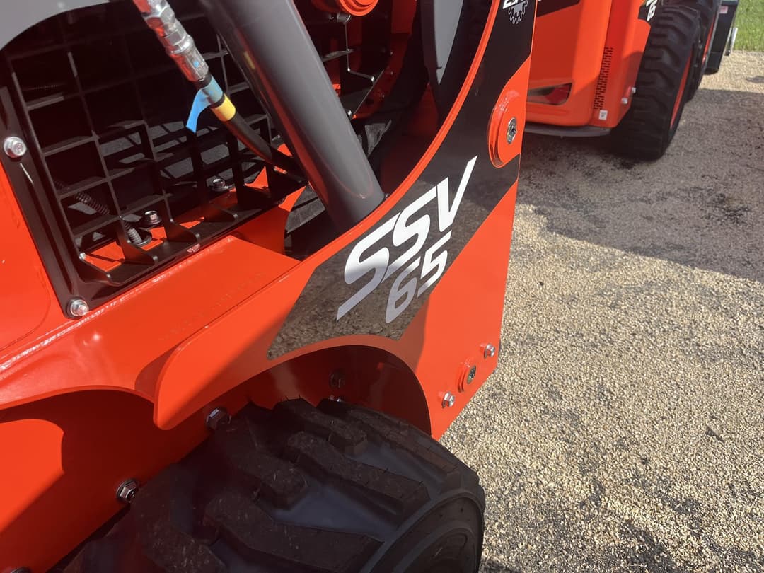 Image of Kubota SSV65PHRC Image 1
