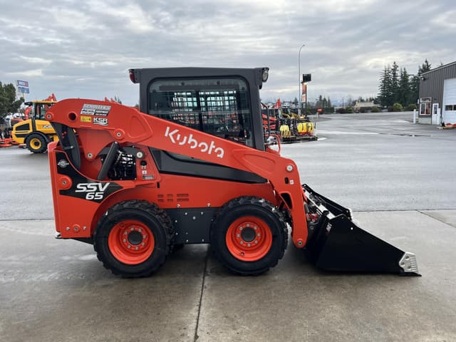 Image of Kubota SSV65PHRFC equipment image 4