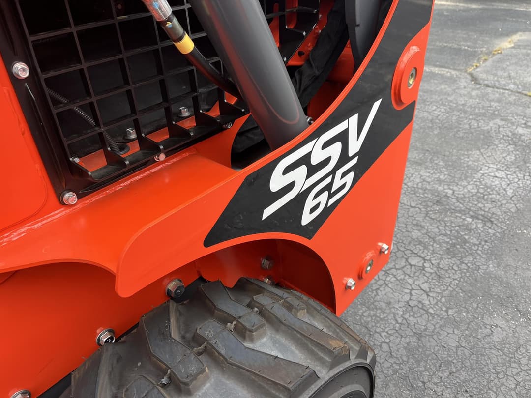 Image of Kubota SSV65 Image 1