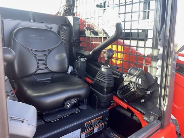 Image of Kubota SSV65PHC equipment image 1