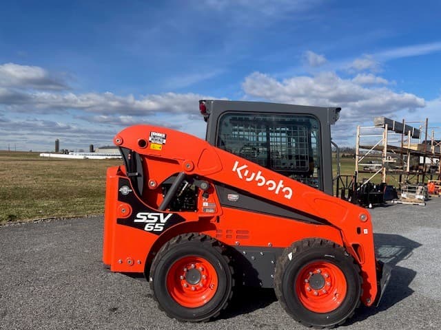 Image of Kubota SSV65PHC equipment image 3
