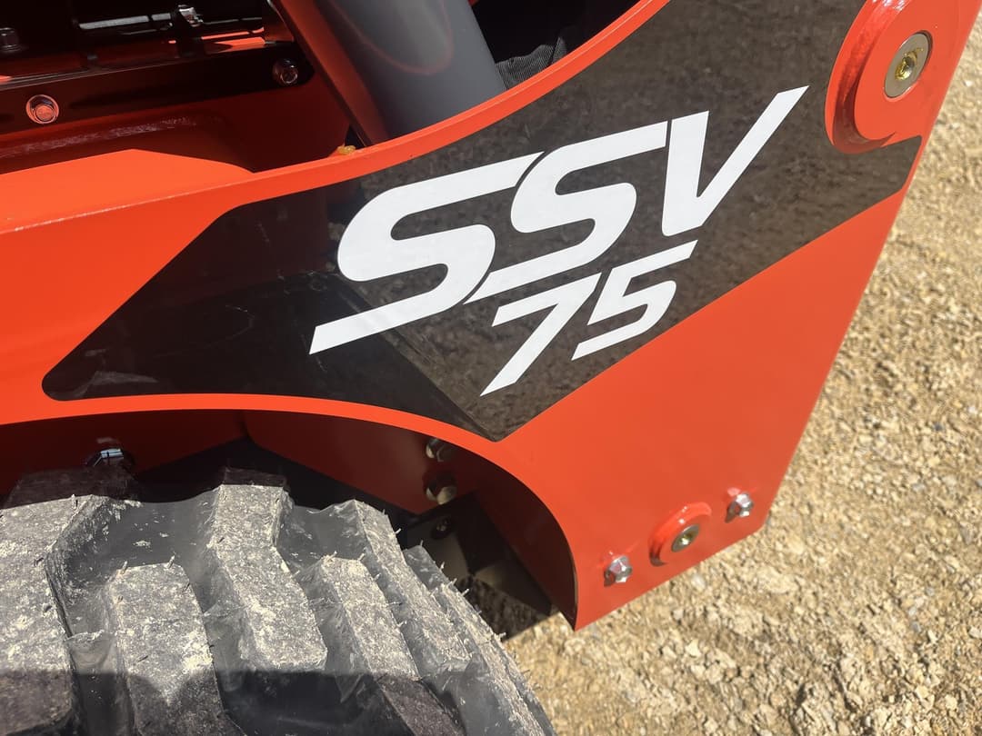 Image of Kubota SSV75HC Image 1