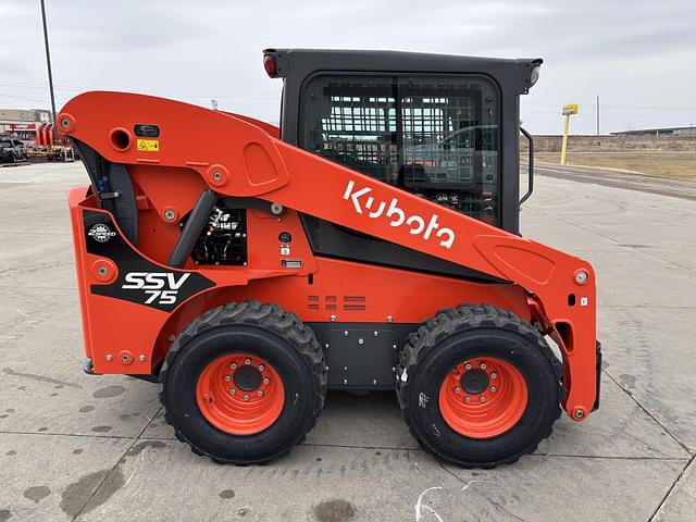 Image of Kubota SSV75 equipment image 4