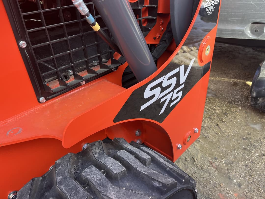 Image of Kubota SSV75PHFRC Image 1