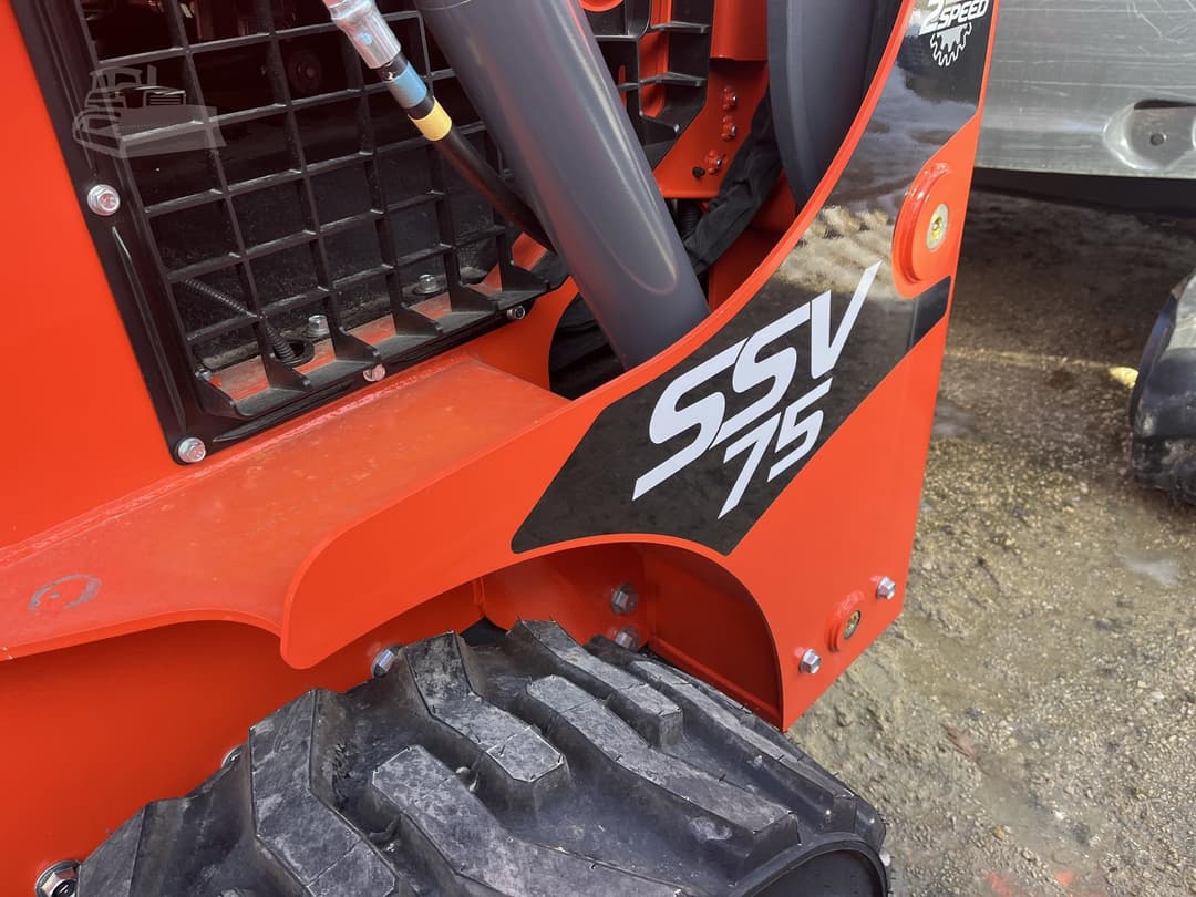 Image of Kubota SSV75PHFRC Image 1