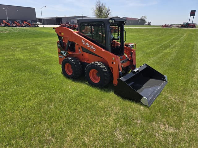 Image of Kubota SSV75 equipment image 3
