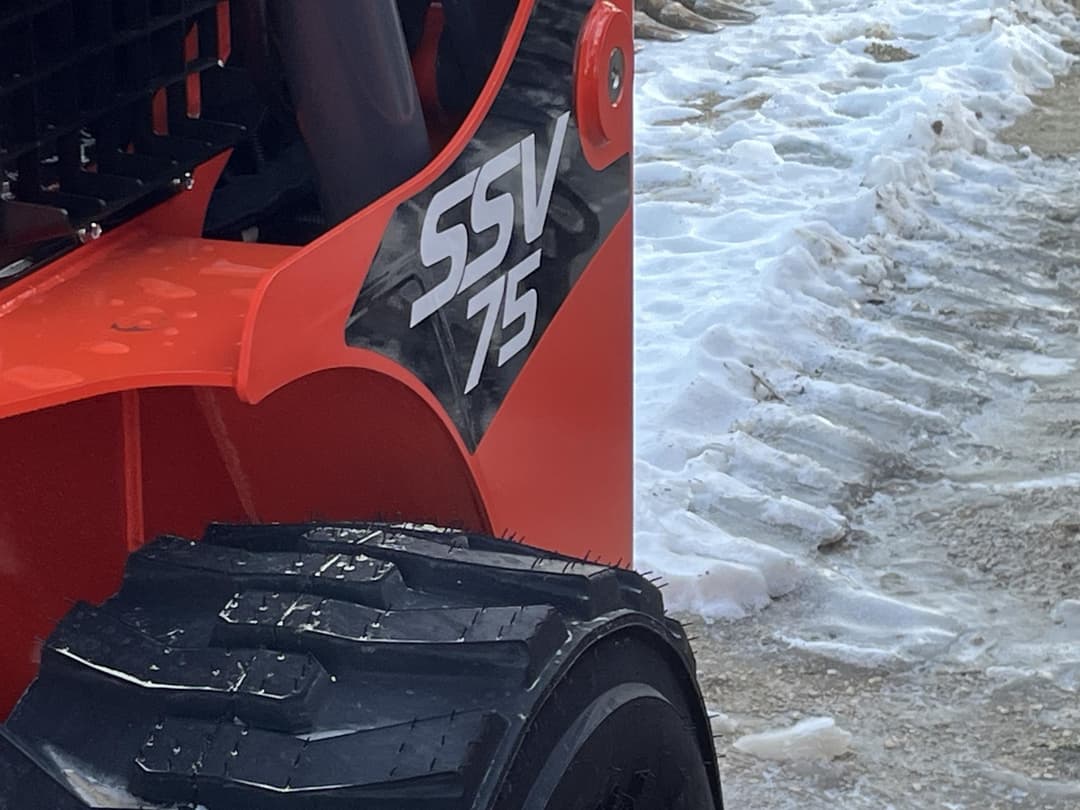 Image of Kubota SSV75 Image 1