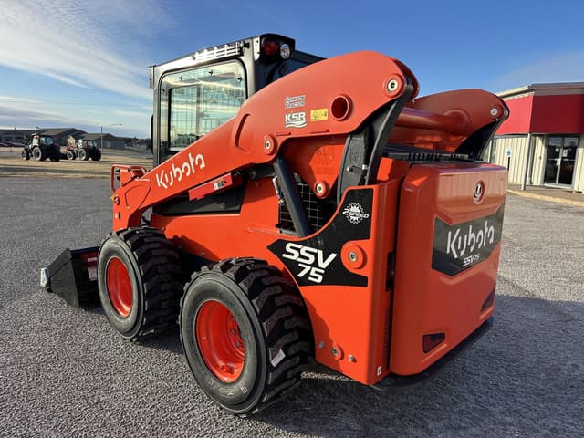 Image of Kubota SSV75 equipment image 3
