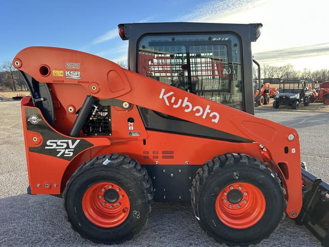 Image of Kubota SSV75 equipment image 4