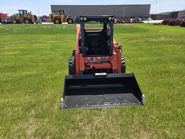 Image of Kubota SSV75 equipment image 2