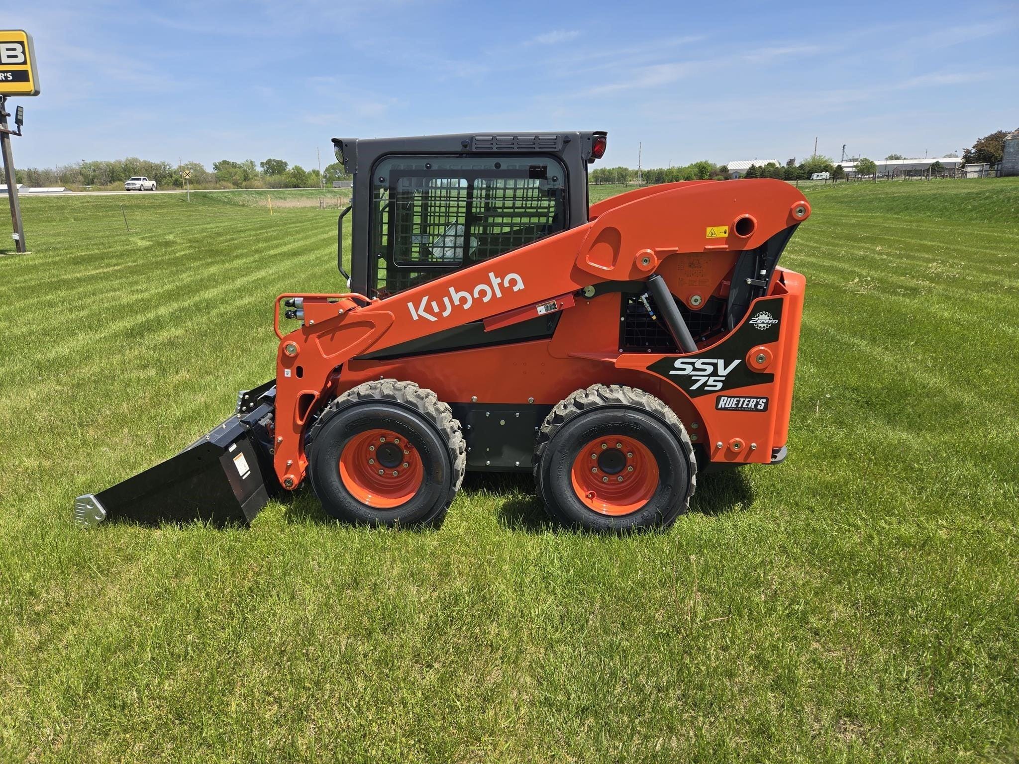 2025 Kubota SSV75 Equipment Image0