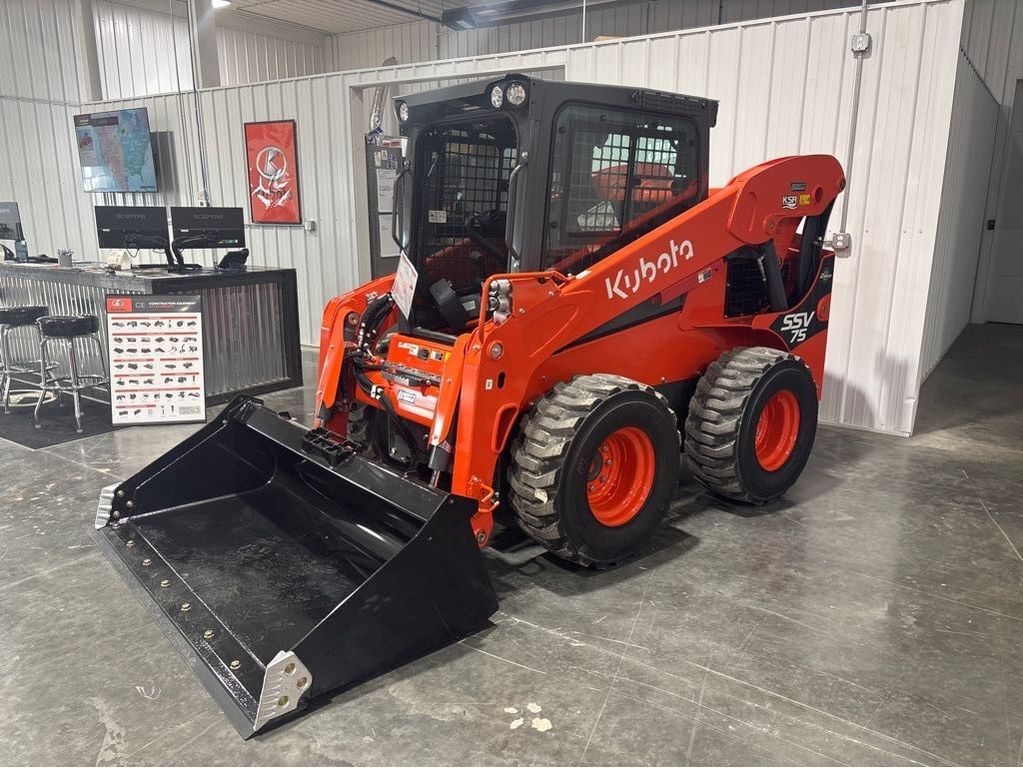 2025 Kubota SSV75HFRC Equipment Image0